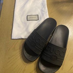 Gucci logo rubber slides
